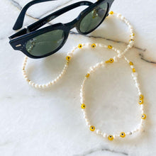 Load image into Gallery viewer, Nazar Natural Pearl Eyeglass Chain