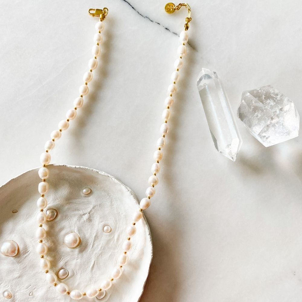 Aarin Fair Pearl Silver Necklace