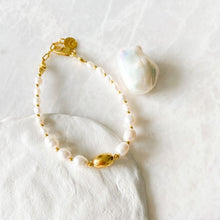 Load image into Gallery viewer, Aarin Statement Pearl &amp; Silver Bracelet
