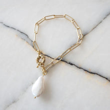 Load image into Gallery viewer, Novella Natural Pearl Chain Bracelet
