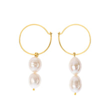 Load image into Gallery viewer, Foxy Pearl &amp; Silver Earrings

